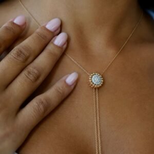 Flower Pendant Necklace in 18K gold with diamonds